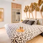 Sea View, 5min Beach, Wifi, Pool, Center, Dolphin Excursions, Kids Friendly شقة