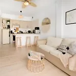 Sea View, 5min Beach, Wifi, Pool, Center, Dolphin Excursions, Kids Friendly شقة لوس كريستيانوس
